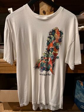 Men's White Parrot Graphic Tee